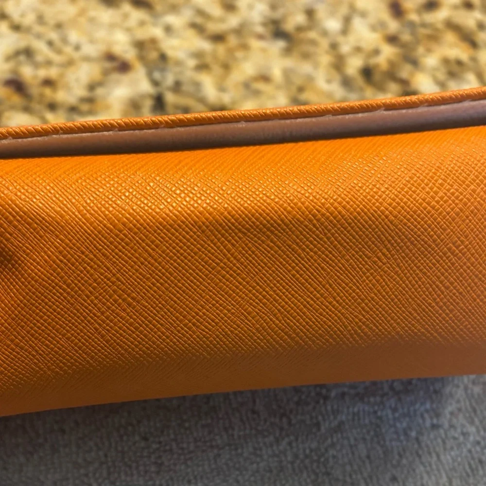 EUC Tory Burch Orange sunglasses case beautiful